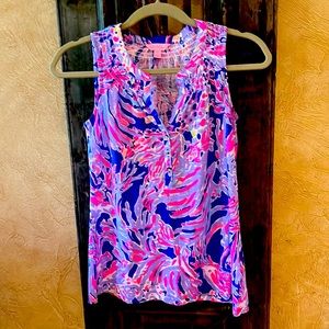 Lilly Pulitzer Short sleeve Top. XS Never Worn.